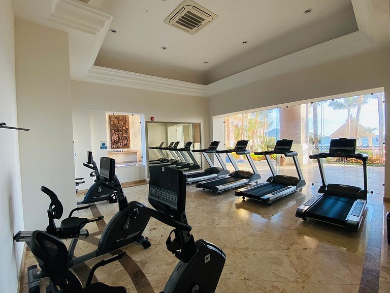 Gavias Grand Cerritos