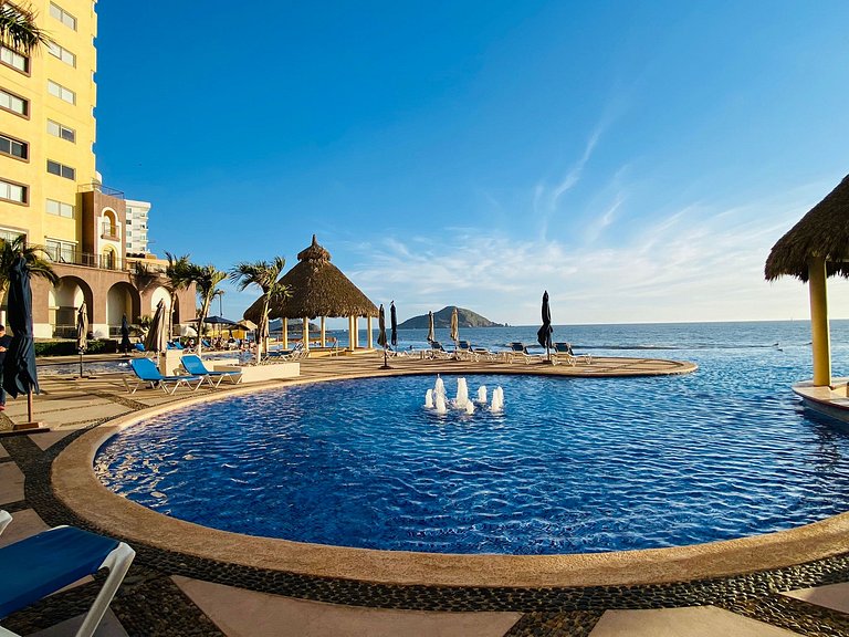 Gavias Grand Cerritos