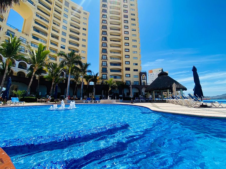 Gavias Grand Cerritos