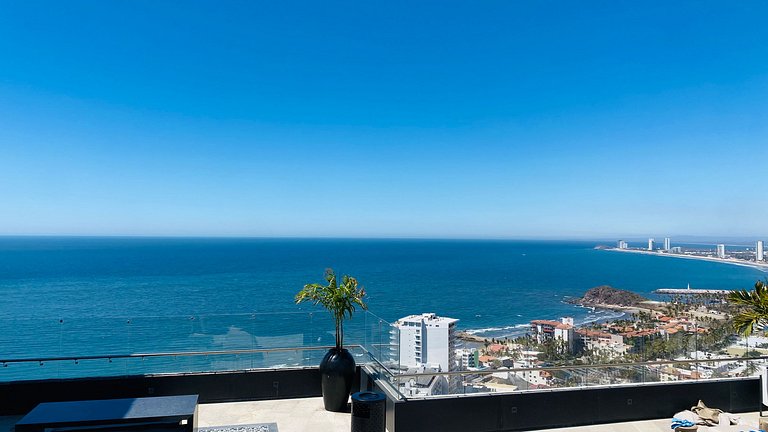 Lujo frente al mar con terraza privada en Zona Dorada