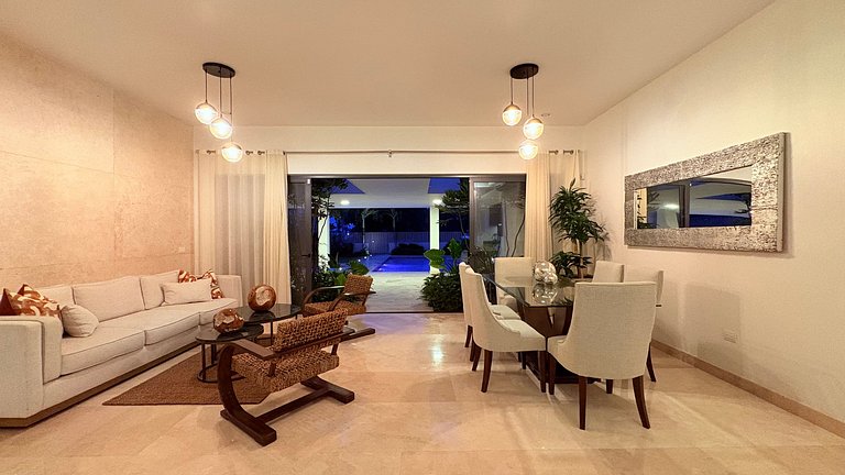 Casa con jardín, alberca y jacuzzi privado en Zona Dorada
