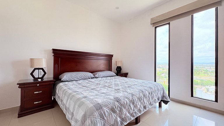 Alberca con la mejor vista a la Marina Mazatlán