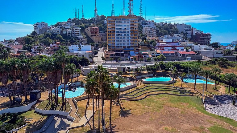 Sea View · 2BR · Malecon · Near Historic Center