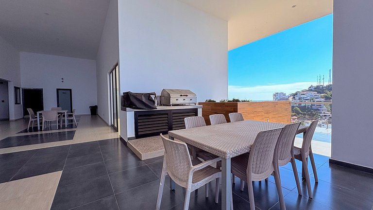 Sea View · 2BR · Malecon · Near Historic Center