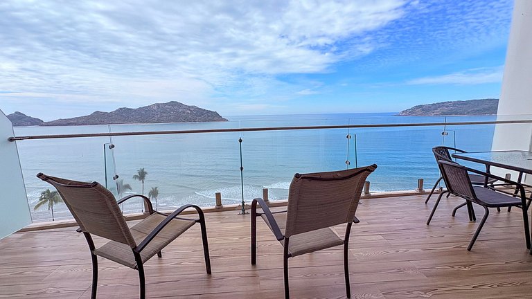 Beachfront · 2 Bedrooms in Zona Dorada