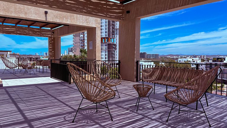 Loft · Excellent Location · 5 Min to the Beach