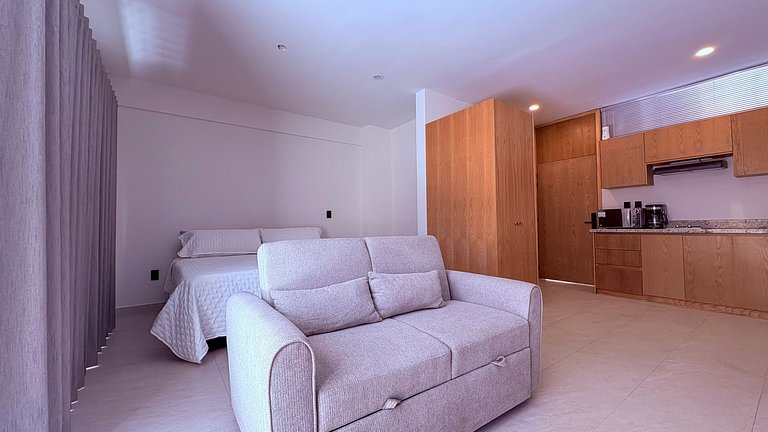 Loft · Excellent Location · 5 Min to the Beach